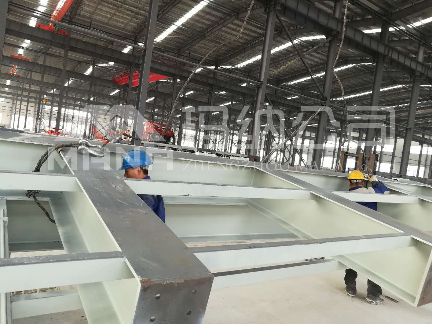 雙皮板生產(chǎn)線安裝現(xiàn)場 雙皮板生產(chǎn)線安裝現(xiàn)場