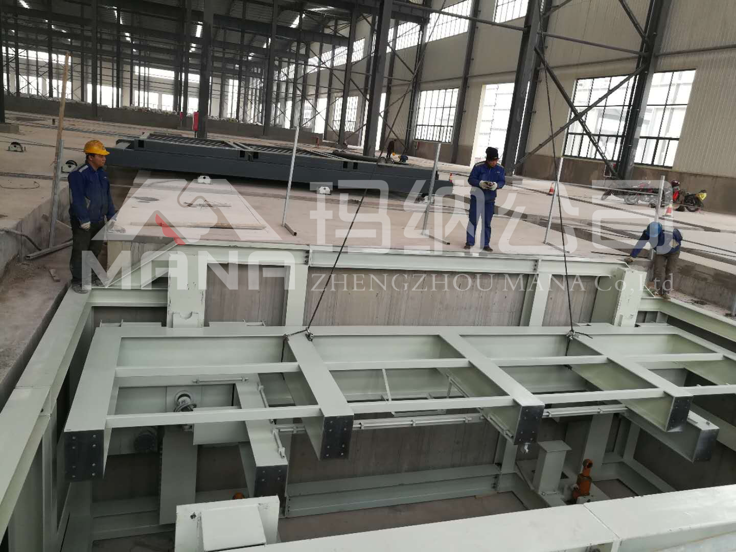 疊合樓板雙皮板生產(chǎn)設(shè)備安裝現(xiàn)場 疊合樓板雙皮板生產(chǎn)設(shè)備安裝現(xiàn)場